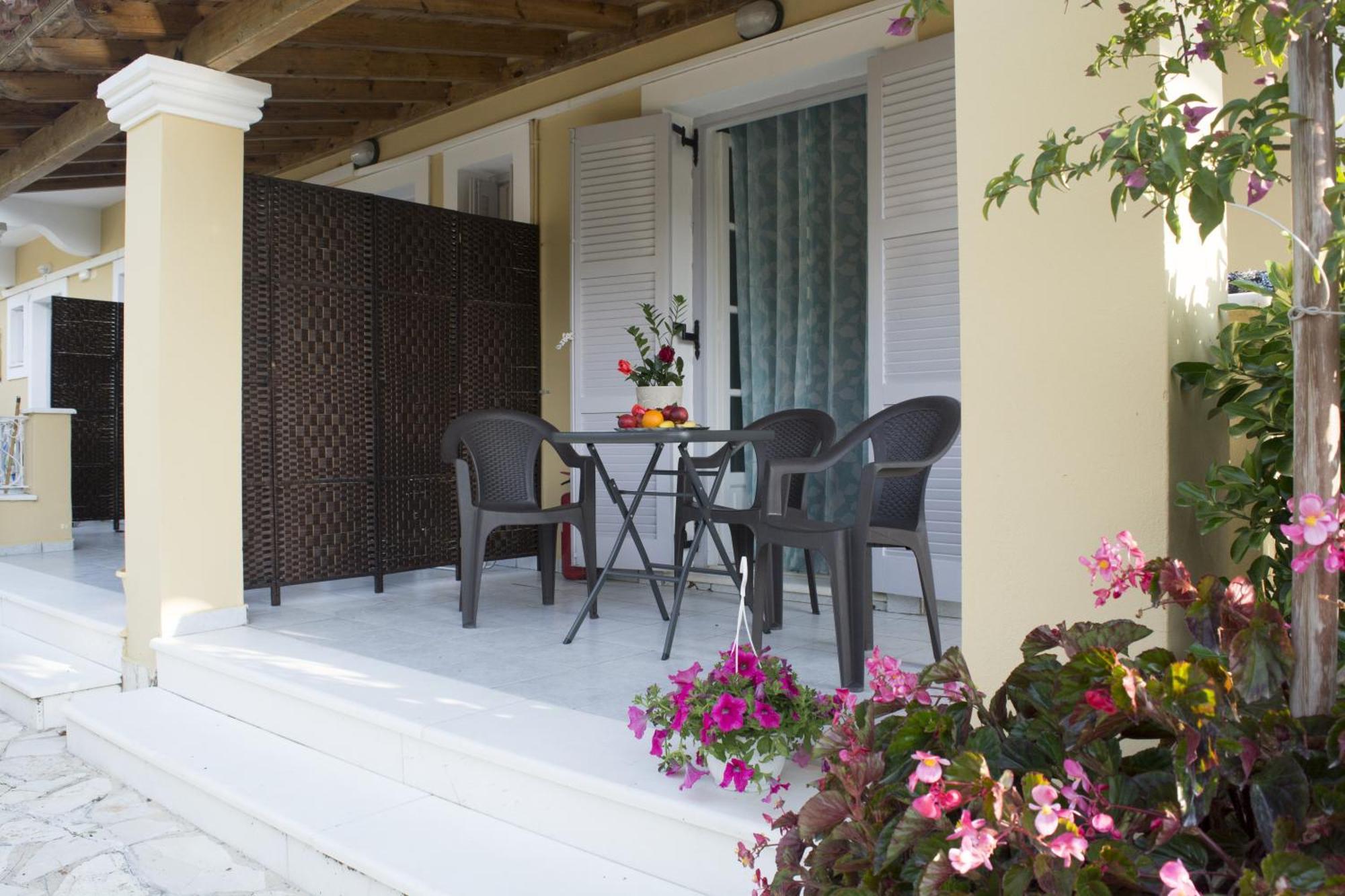Marina Apartments, Agios Gordios  Extérieur photo