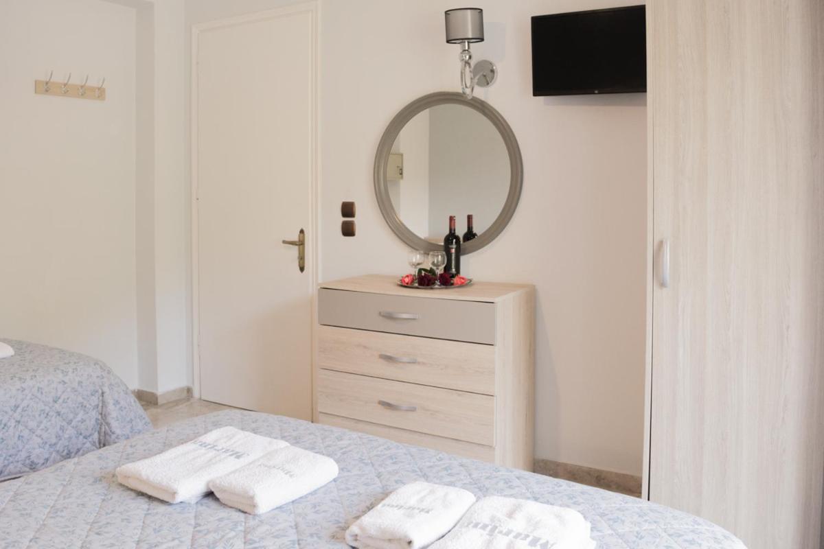 Marina Apartments, Agios Gordios  Extérieur photo