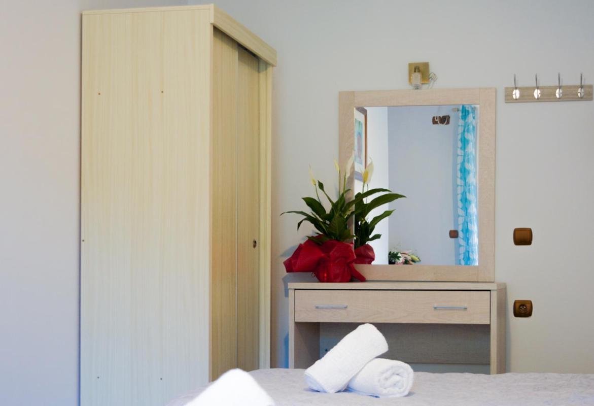 Marina Apartments, Agios Gordios  Extérieur photo