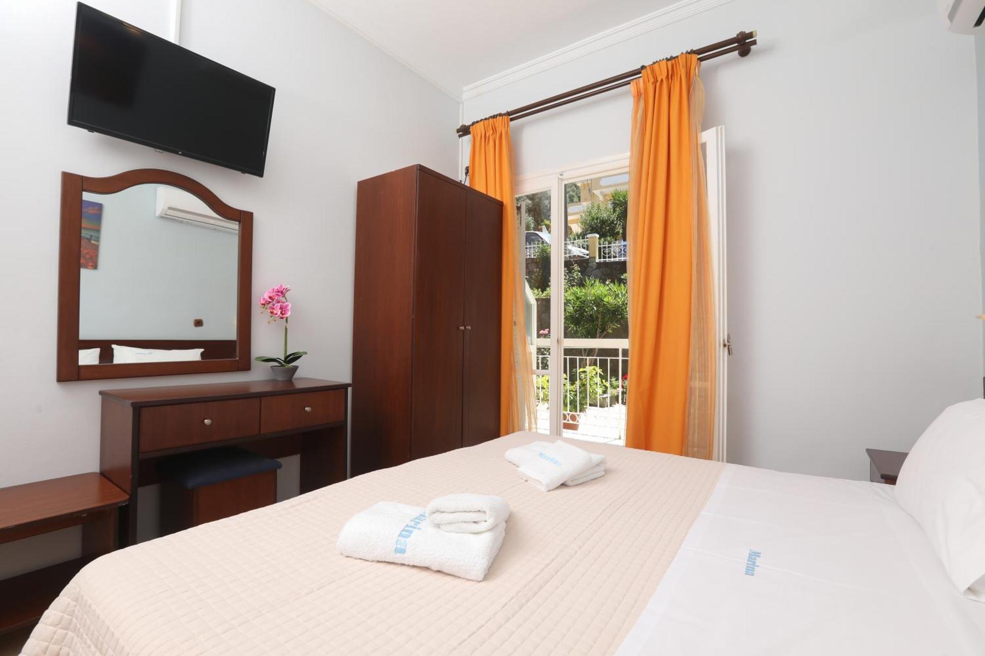 Marina Apartments, Agios Gordios  Extérieur photo