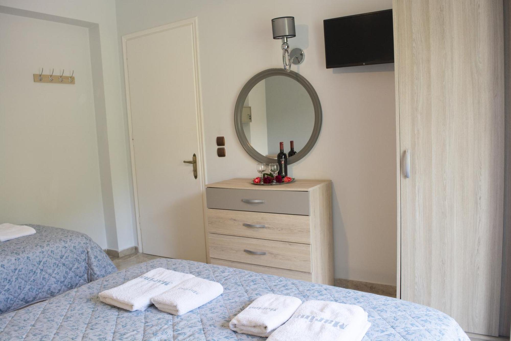 Marina Apartments, Agios Gordios  Extérieur photo