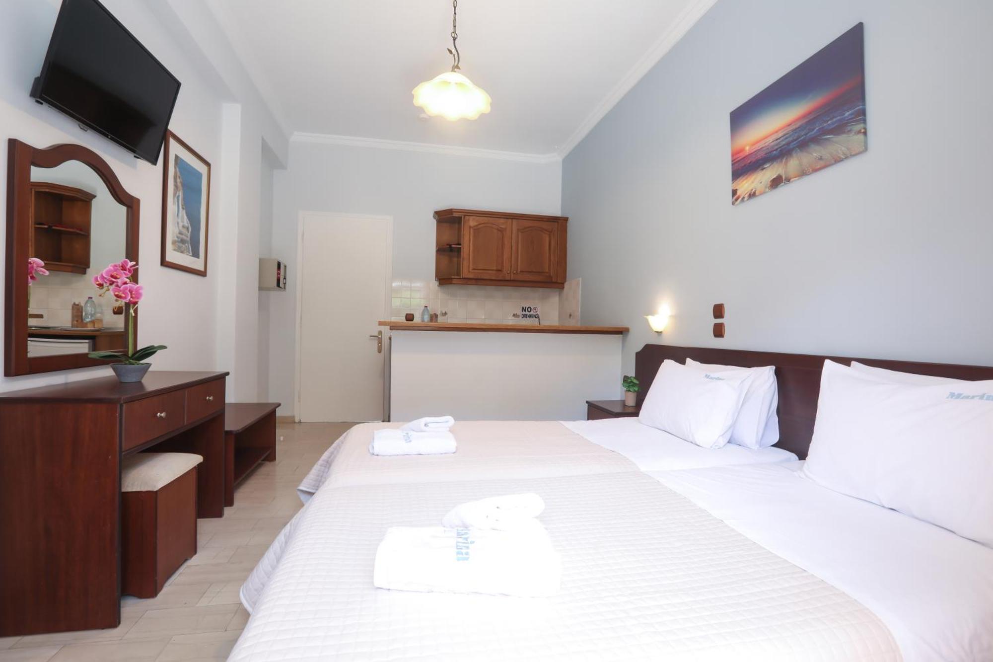 Marina Apartments, Agios Gordios  Extérieur photo